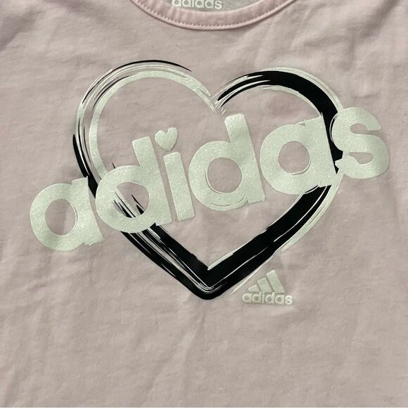 Adidas Girl’s Pink Black Glitter Heart Logo Graphic Short Sleeve Tee Size 5 - Picture 2 of 8